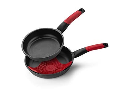 BRA Premiere | Lote de sartenes 20 y 24 cm de aluminio fundido con antiadherente, apta para todo tipo de cocinas incluso inducción, salvamanteles rojo Safe incluido, fudido, 20-24 cm