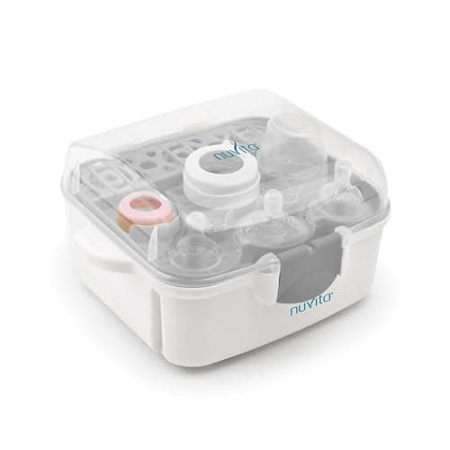 Nuvita 1085 Esterilizador de vapor para biberones, chupetes y accesorios para microondas: esteriliza hasta 3 biberones de cuello ancho y accesorios en 2 minutos. Es compacto y portátil, tiene asas anti-quemaduras y está libre de BPA y ftalatos.