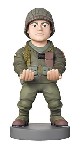 Exquisite Gaming Cable Guy WWII Private, Soporte de sujeción y Carga para Mando de Consola y Smartphone de con Personaje Favorito con Licencia de Call of Duty. Producto con Licencia Oficial